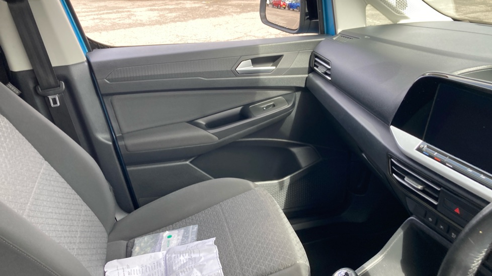 Ford Tourneo Connect 2.0 EcoBlue Titanium 5dr [7 seat] Diesel Estate - Image 14