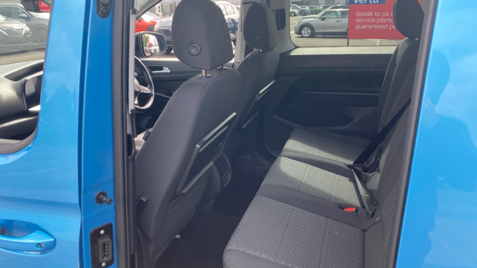 Ford Tourneo Connect 2.0 EcoBlue Titanium 5dr [7 seat] Diesel Estate - Image 16