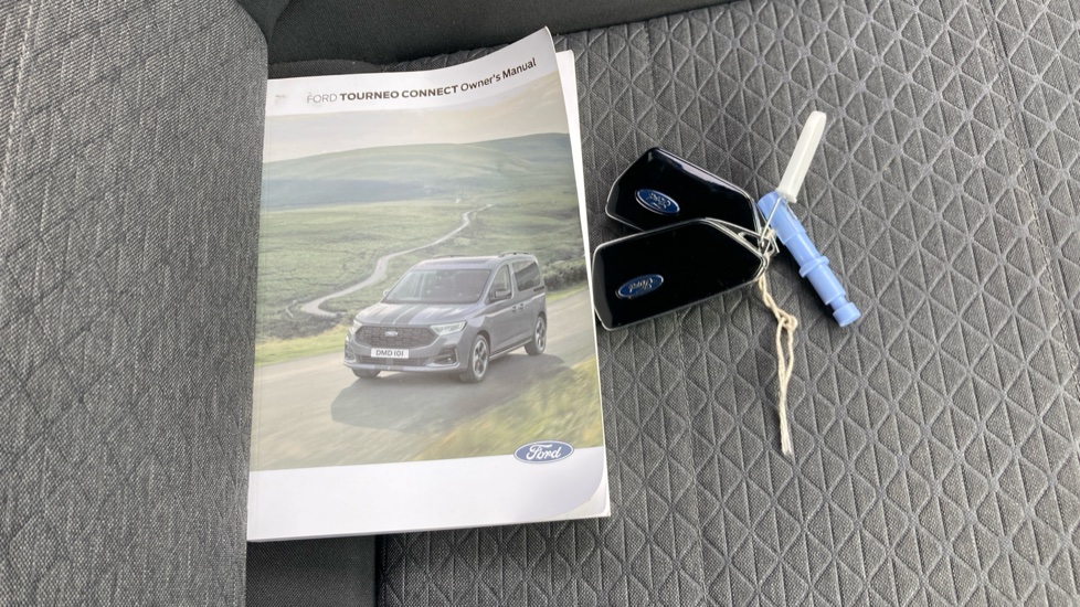 Ford Tourneo Connect 2.0 EcoBlue Titanium 5dr [7 seat] Diesel Estate - Image 19