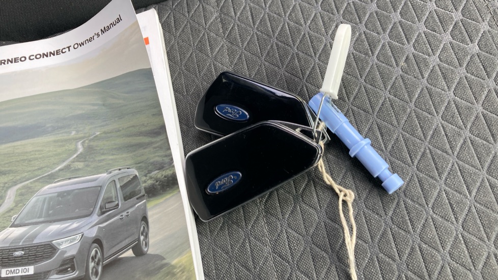 Ford Tourneo Connect 2.0 EcoBlue Titanium 5dr [7 seat] Diesel Estate - Image 20