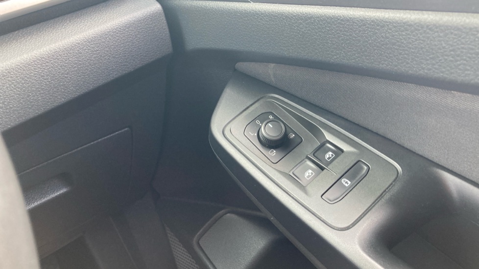 Ford Tourneo Connect 2.0 EcoBlue Titanium 5dr [7 seat] Diesel Estate - Image 24