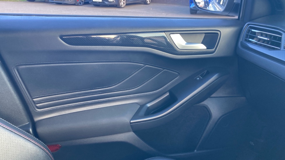 Ford Focus 1.0 EcoBoost Hybrid mHEV 155 ST-Line X 5dr Petrol Hatchback - Image 22