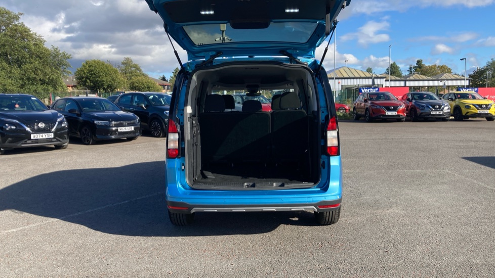 Ford Tourneo Connect 2.0 EcoBlue Active 5dr Diesel Estate - Image 4
