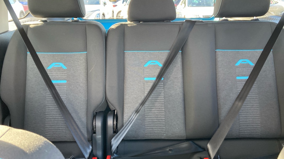 Ford Tourneo Connect 2.0 EcoBlue Active 5dr Diesel Estate - Image 15