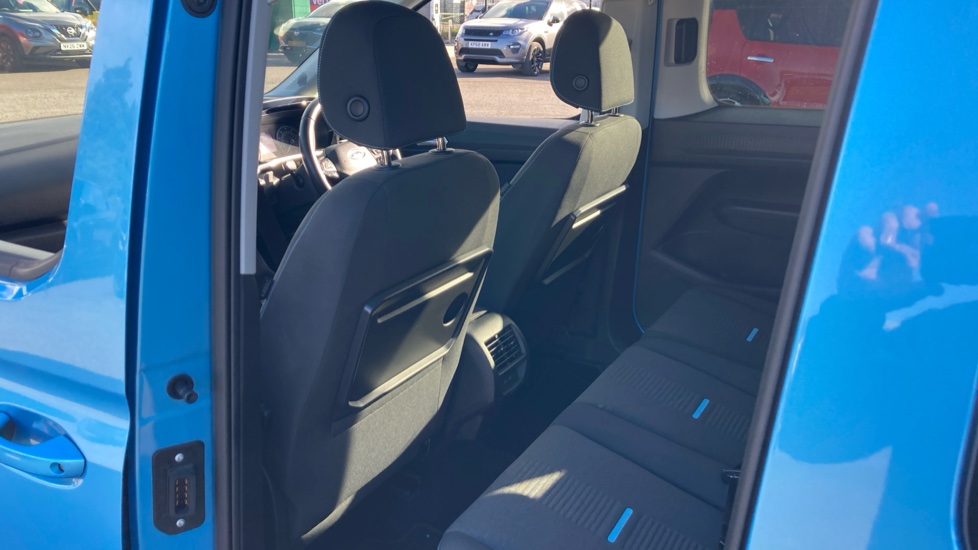 Ford Tourneo Connect 2.0 EcoBlue Active 5dr Diesel Estate - Image 16