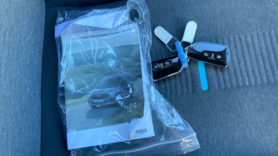 Ford Tourneo Connect 2.0 EcoBlue Active 5dr Diesel Estate - Image 19