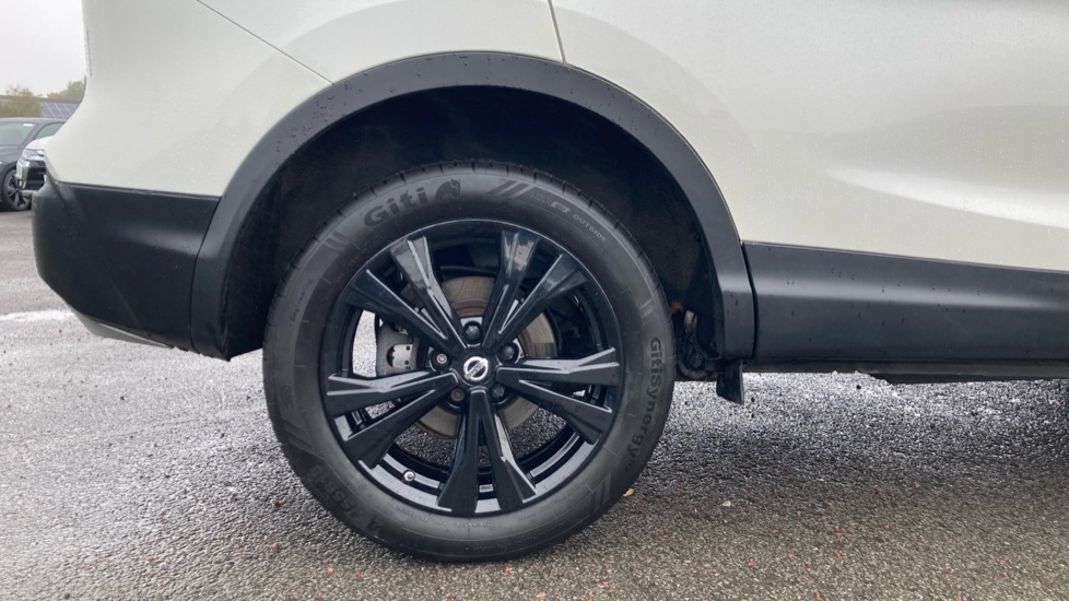 Nissan Qashqai 1.3 DiG-T N-Connecta 5dr Petrol Hatchback - Image 7