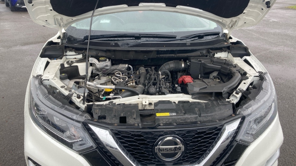 Nissan Qashqai 1.3 DiG-T N-Connecta 5dr Petrol Hatchback - Image 8