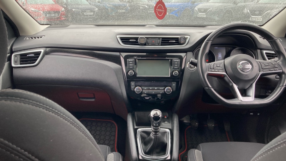 Nissan Qashqai 1.3 DiG-T N-Connecta 5dr Petrol Hatchback - Image 10