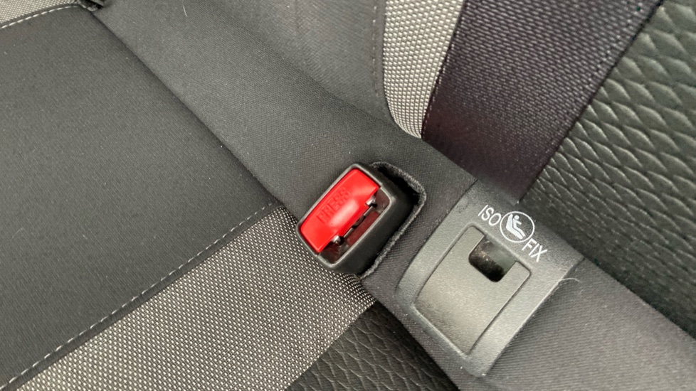 Nissan Qashqai 1.3 DiG-T N-Connecta 5dr Petrol Hatchback - Image 17