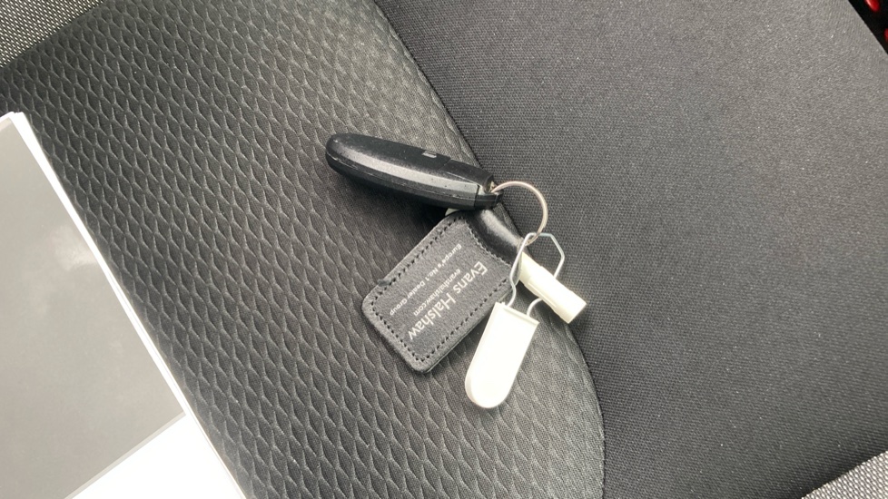 Nissan Qashqai 1.3 DiG-T N-Connecta 5dr Petrol Hatchback - Image 20