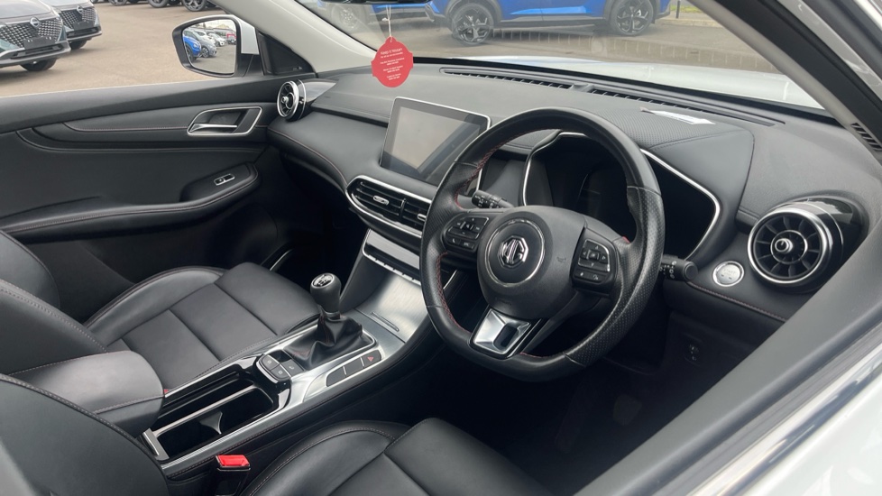 MG HS 1.5 T-GDI Excite 5dr Petrol Hatchback - Image 11