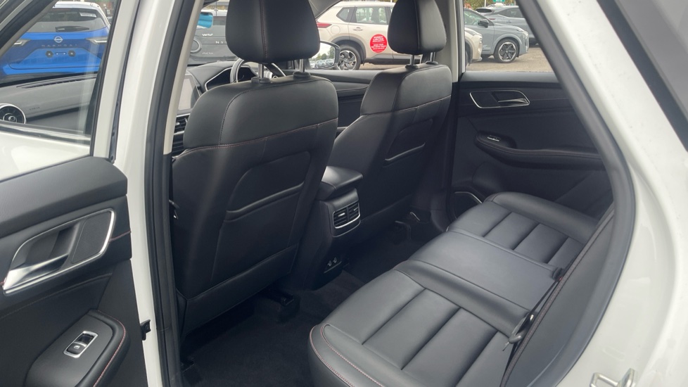 MG HS 1.5 T-GDI Excite 5dr Petrol Hatchback - Image 16
