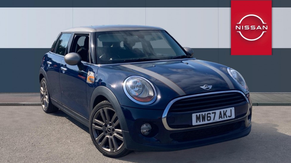 MINI Hatchback 1.5 Cooper Seven 5dr Petrol Hatchback - Image 1