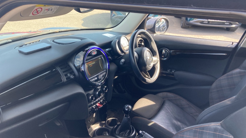 MINI Hatchback 1.5 Cooper Seven 5dr Petrol Hatchback - Image 9