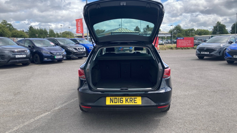 SEAT Leon 1.6 TDI SE Dynamic Technology 5dr Diesel Hatchback - Image 4