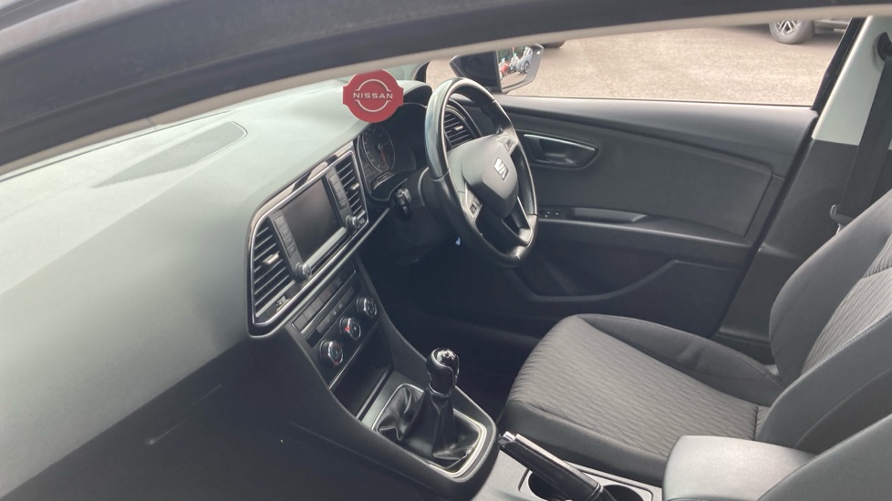 SEAT Leon 1.6 TDI SE Dynamic Technology 5dr Diesel Hatchback - Image 9