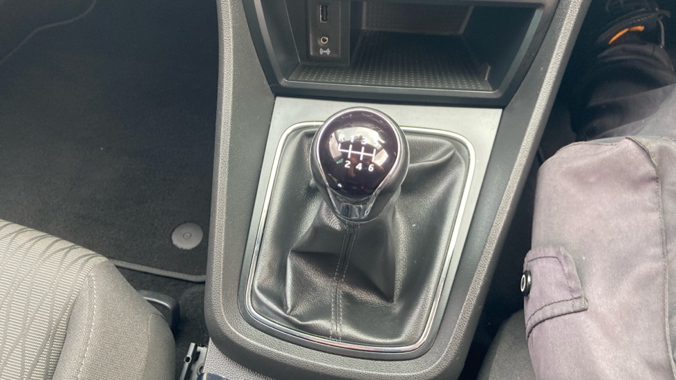 SEAT Leon 1.6 TDI SE Dynamic Technology 5dr Diesel Hatchback - Image 13