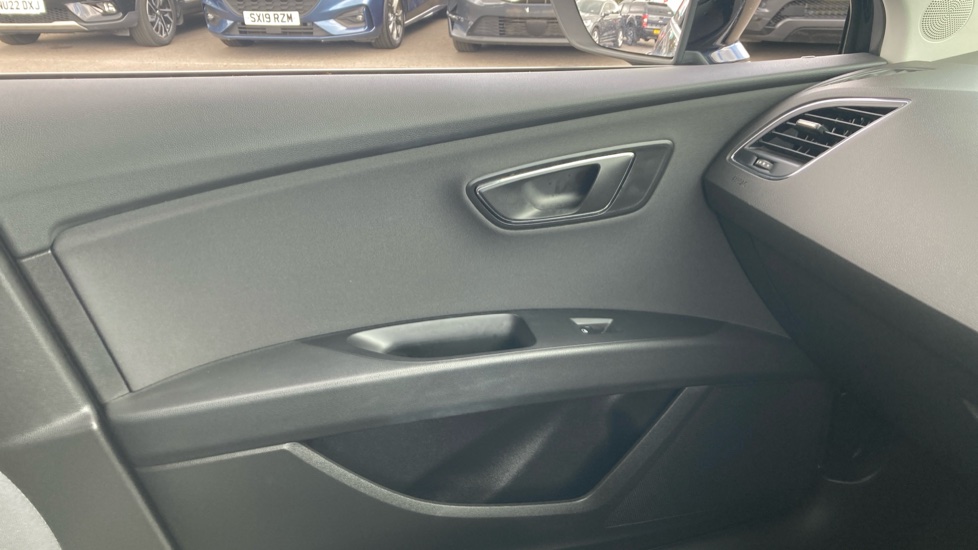 SEAT Leon 1.6 TDI SE Dynamic Technology 5dr Diesel Hatchback - Image 24