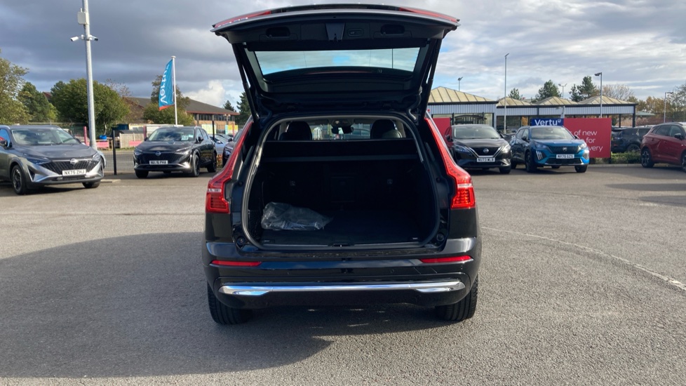 Volvo XC60 2.0 T6 RC PHEV Inscription Expression 5dr AWD Auto Estate - Image 4