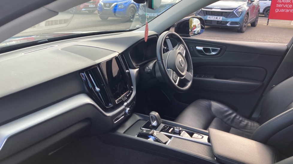 Volvo XC60 2.0 T6 RC PHEV Inscription Expression 5dr AWD Auto Estate - Image 9