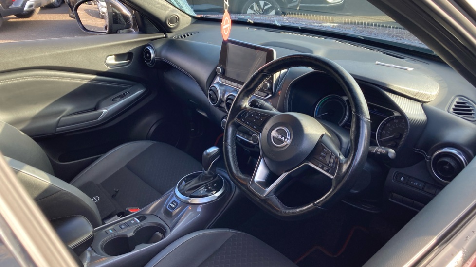 Nissan Juke 1.6 Hybrid N-Connecta 5dr Auto Hybrid Hatchback - Image 11