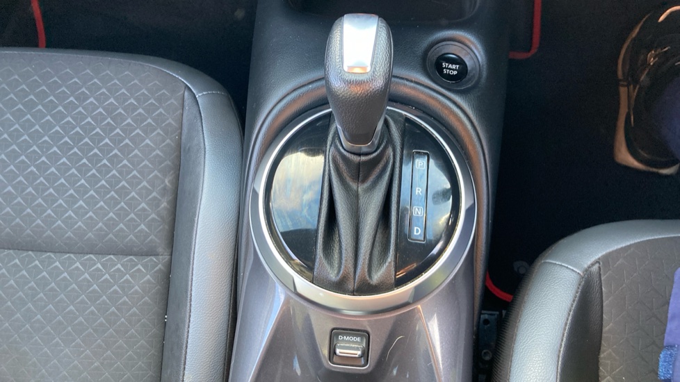 Nissan Juke 1.6 Hybrid N-Connecta 5dr Auto Hybrid Hatchback - Image 13