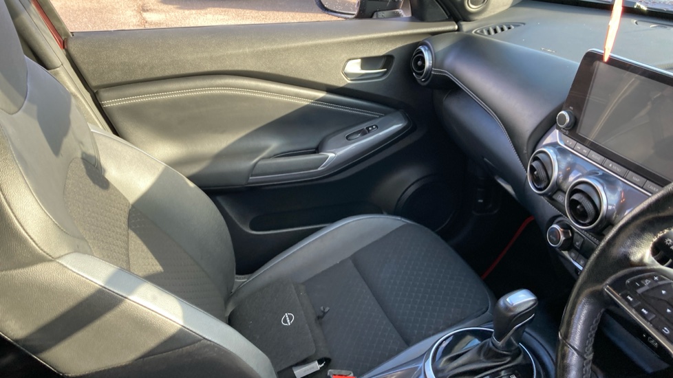 Nissan Juke 1.6 Hybrid N-Connecta 5dr Auto Hybrid Hatchback - Image 14