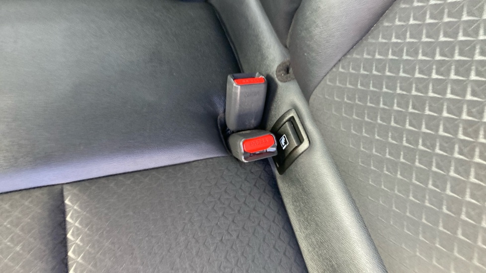 Nissan Juke 1.6 Hybrid N-Connecta 5dr Auto Hybrid Hatchback - Image 17