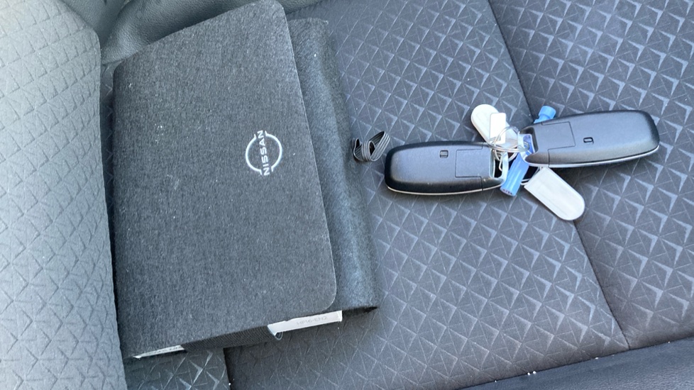 Nissan Juke 1.6 Hybrid N-Connecta 5dr Auto Hybrid Hatchback - Image 19