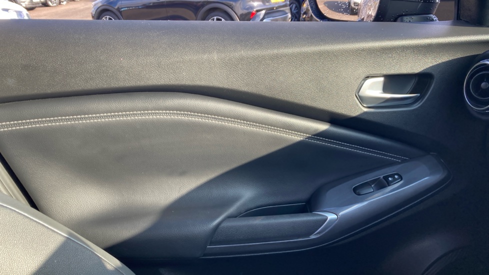 Nissan Juke 1.6 Hybrid N-Connecta 5dr Auto Hybrid Hatchback - Image 22