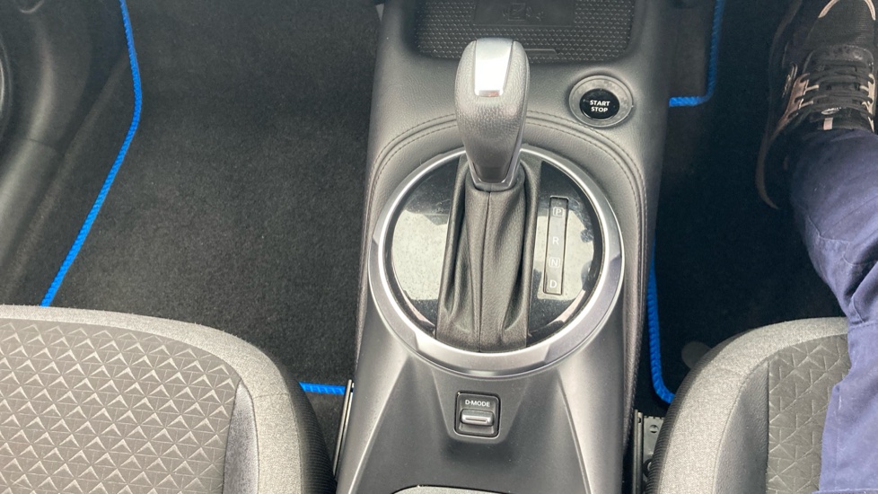 Nissan Juke 1.6 Hybrid N-Connecta 5dr Auto Hybrid Hatchback - Image 13