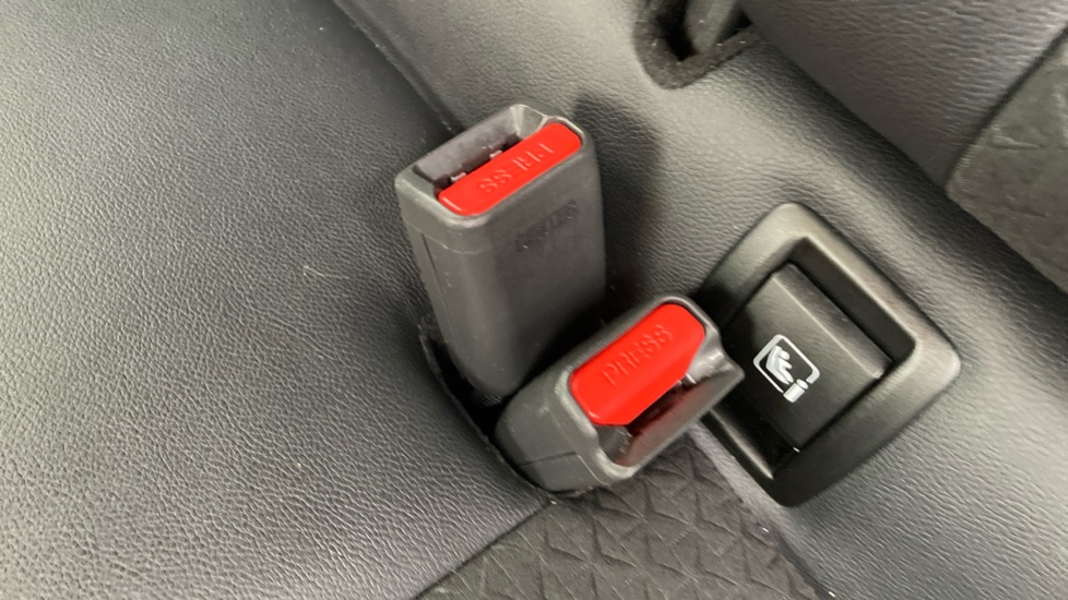 Nissan Juke 1.6 Hybrid N-Connecta 5dr Auto Hybrid Hatchback - Image 17