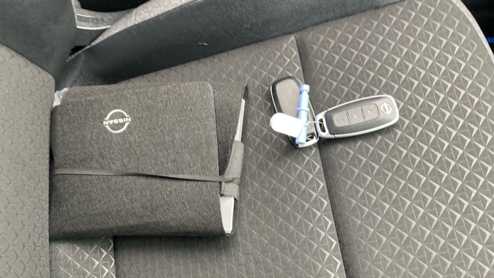 Nissan Juke 1.6 Hybrid N-Connecta 5dr Auto Hybrid Hatchback - Image 19