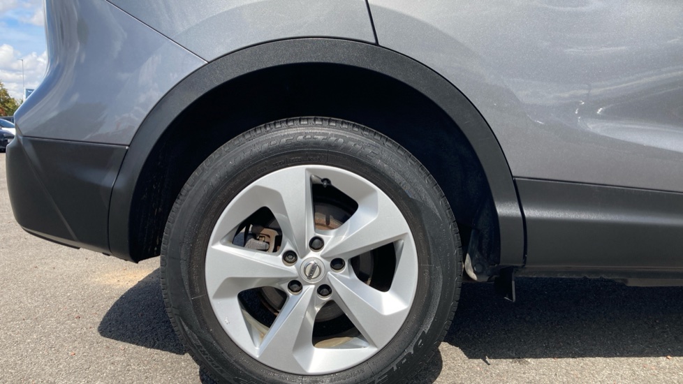 Nissan Qashqai 1.3 DiG-T Acenta Premium 5dr Petrol Hatchback - Image 7