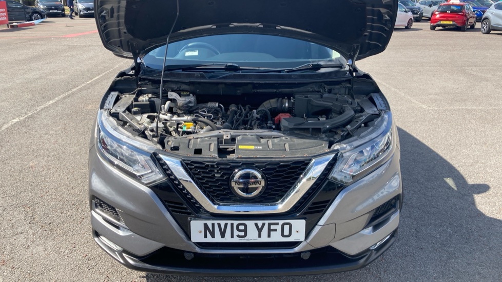 Nissan Qashqai 1.3 DiG-T Acenta Premium 5dr Petrol Hatchback - Image 8