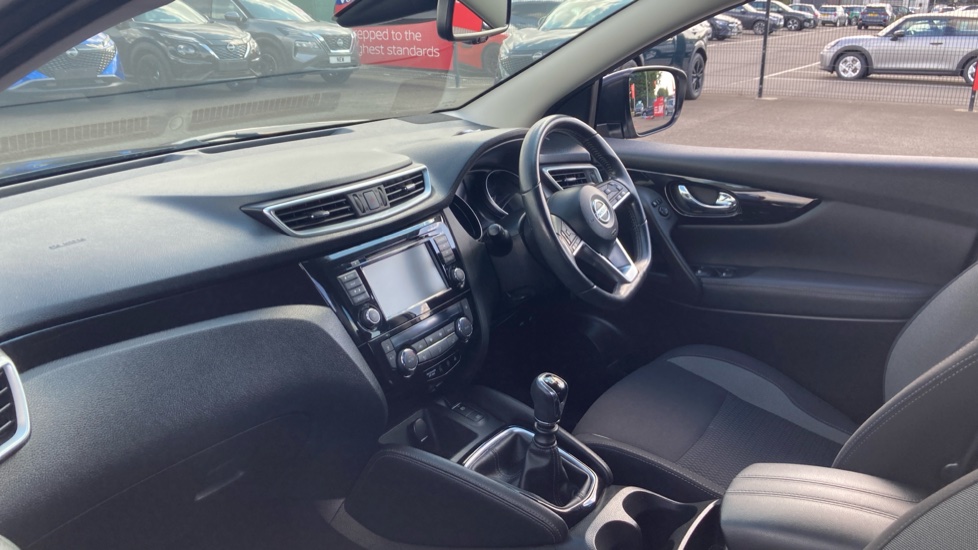 Nissan Qashqai 1.3 DiG-T Acenta Premium 5dr Petrol Hatchback - Image 9