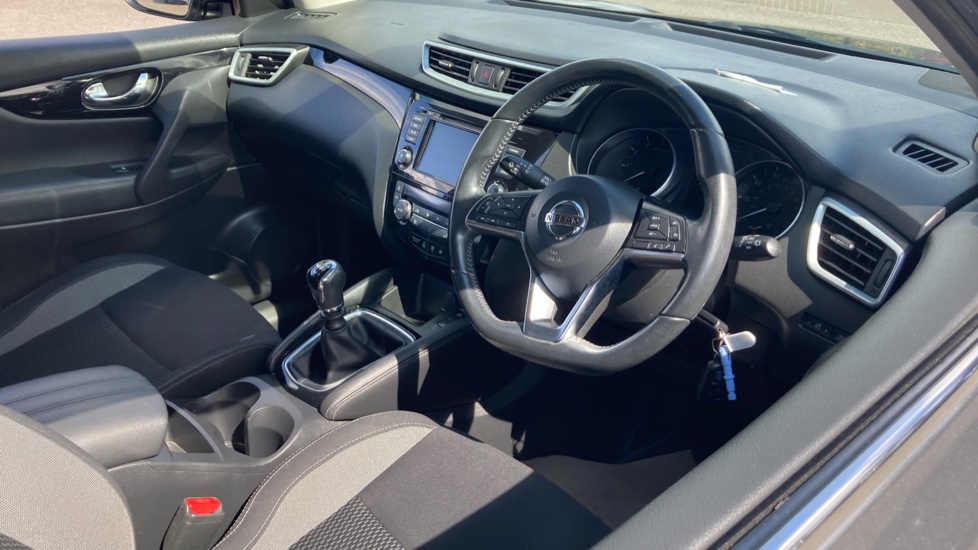 Nissan Qashqai 1.3 DiG-T Acenta Premium 5dr Petrol Hatchback - Image 11