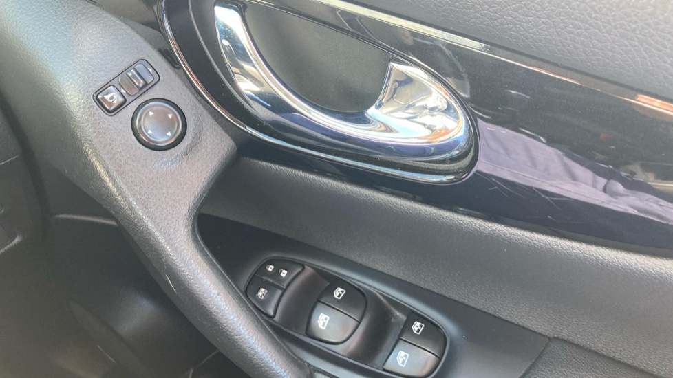 Nissan Qashqai 1.3 DiG-T Acenta Premium 5dr Petrol Hatchback - Image 26