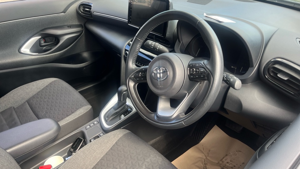 Toyota Yaris Cross 1.5 Hybrid Design 5dr CVT Hybrid Estate - Image 11