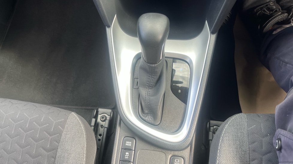 Toyota Yaris Cross 1.5 Hybrid Design 5dr CVT Hybrid Estate - Image 13