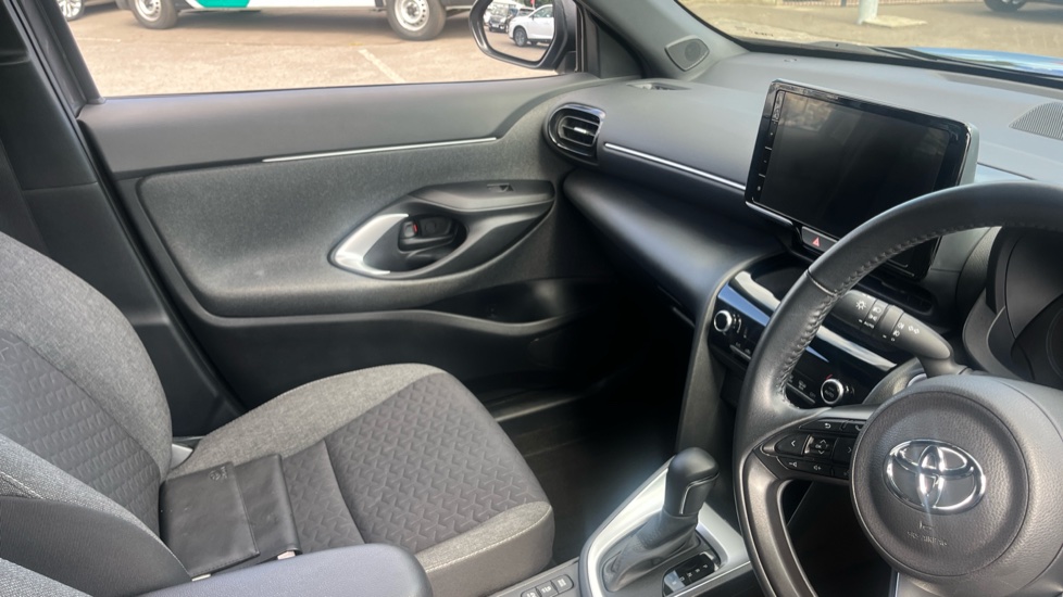 Toyota Yaris Cross 1.5 Hybrid Design 5dr CVT Hybrid Estate - Image 14