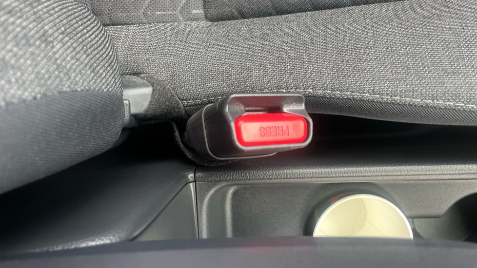 Toyota Yaris Cross 1.5 Hybrid Design 5dr CVT Hybrid Estate - Image 17