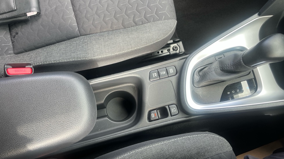 Toyota Yaris Cross 1.5 Hybrid Design 5dr CVT Hybrid Estate - Image 22