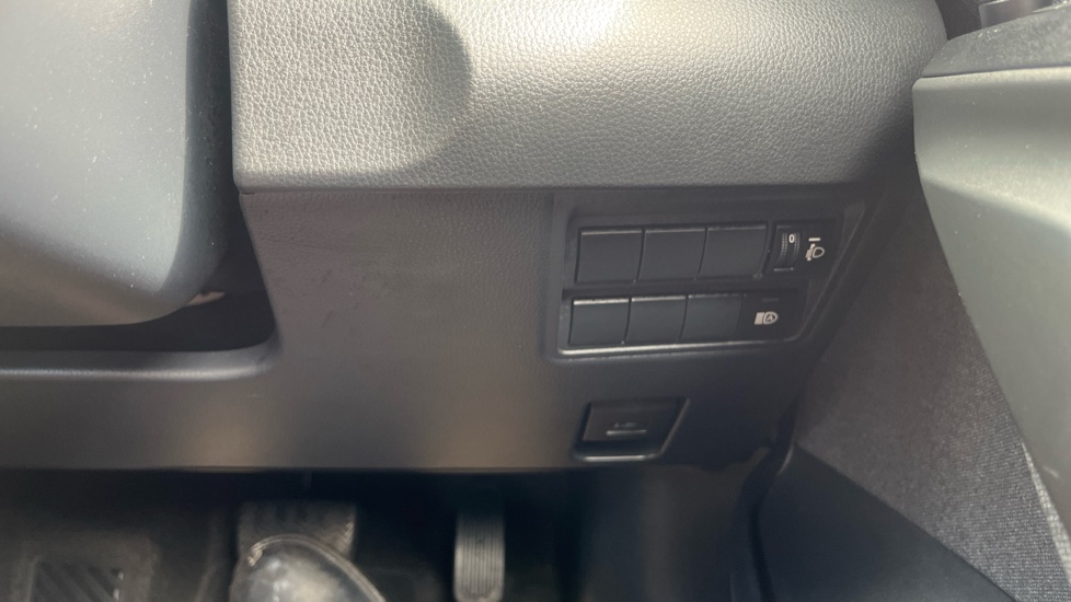 Toyota Yaris Cross 1.5 Hybrid Design 5dr CVT Hybrid Estate - Image 24