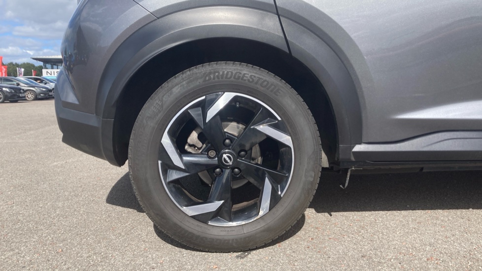 Nissan Juke 1.0 DiG-T 114 N-Connecta 5dr DCT Petrol Hatchback - Image 7