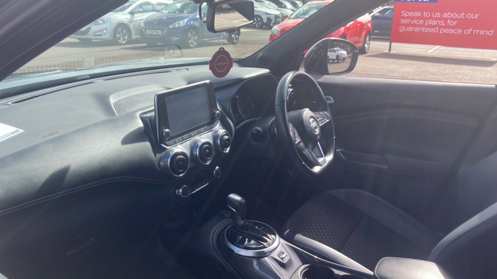 Nissan Juke 1.0 DiG-T 114 N-Connecta 5dr DCT Petrol Hatchback - Image 9