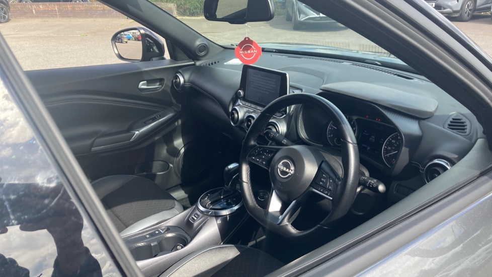 Nissan Juke 1.0 DiG-T 114 N-Connecta 5dr DCT Petrol Hatchback - Image 11