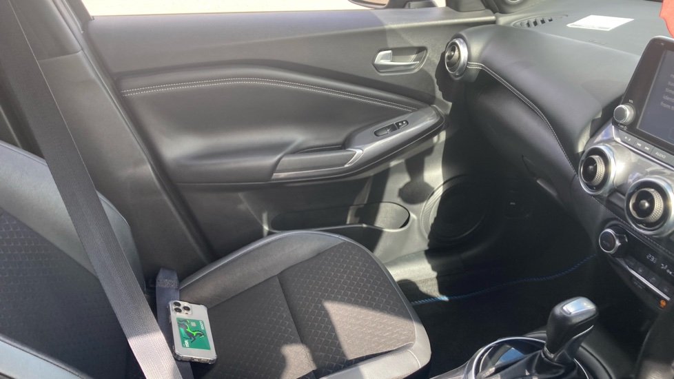 Nissan Juke 1.0 DiG-T 114 N-Connecta 5dr DCT Petrol Hatchback - Image 14