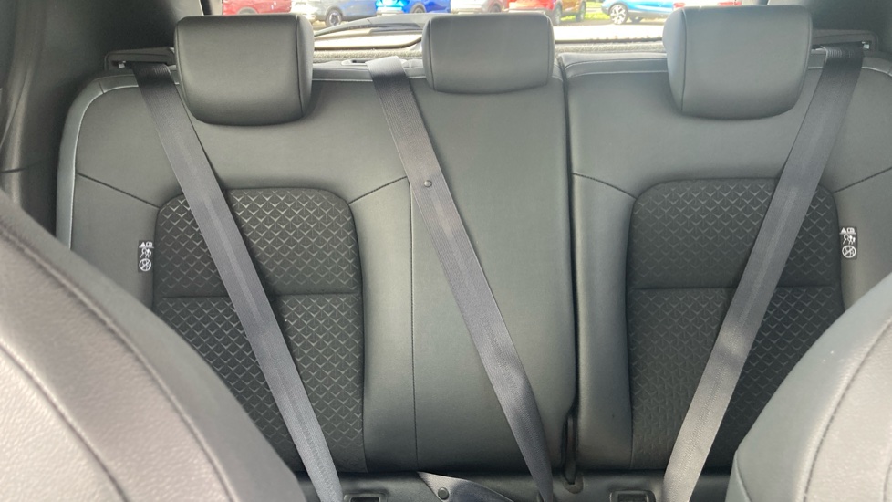 Nissan Juke 1.0 DiG-T 114 N-Connecta 5dr DCT Petrol Hatchback - Image 15
